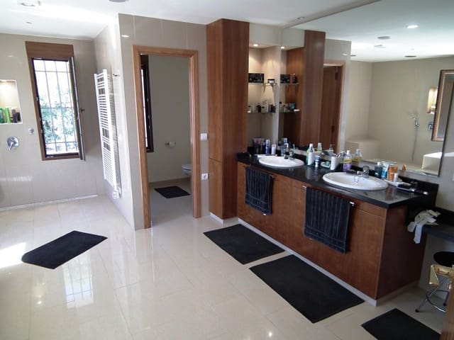 Villa til salg i Gandia med swimmingpool - € 1.700.000 (Ref: 3875660)