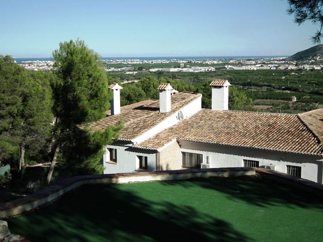 Villa til salg i Gandia med swimmingpool - € 1.700.000 (Ref: 3875660)