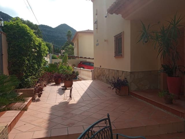 6 soveværelse Villa til salg i La Drova med swimmingpool - € 580.000 (Ref: 6575410)