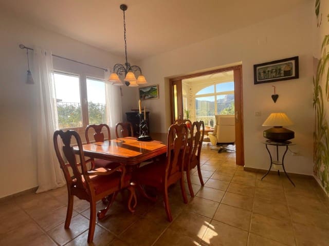 6 soveværelse Villa til salg i La Drova med swimmingpool - € 580.000 (Ref: 6575410)