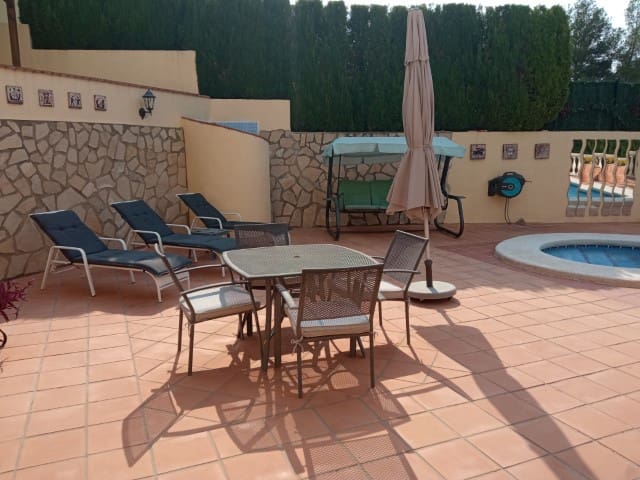 6 soveværelse Villa til salg i La Drova med swimmingpool - € 580.000 (Ref: 6575410)