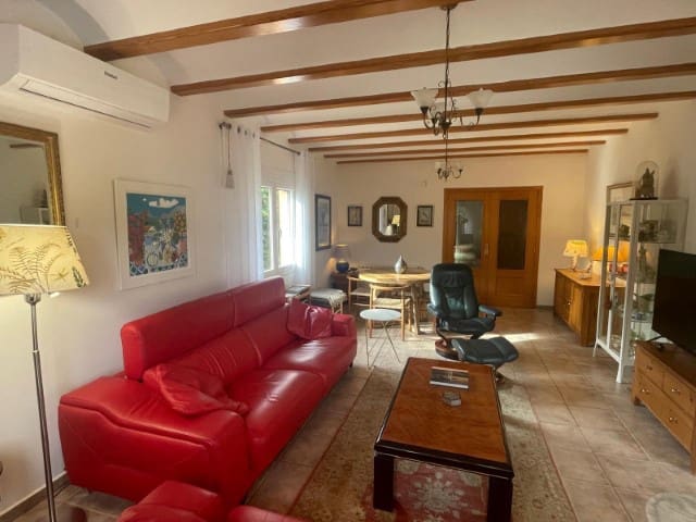 6 soveværelse Villa til salg i La Drova med swimmingpool - € 580.000 (Ref: 6575410)