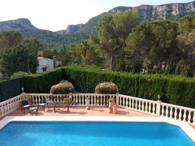 6 soveværelse Villa til salg i La Drova med swimmingpool - € 580.000 (Ref: 6575410)