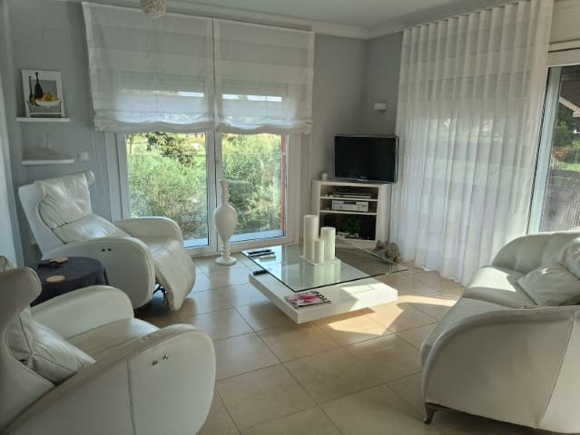 3 slaapkamer Villa te koop in Oliva Nova met zwembad - € 900.000 (Ref: 7236962)