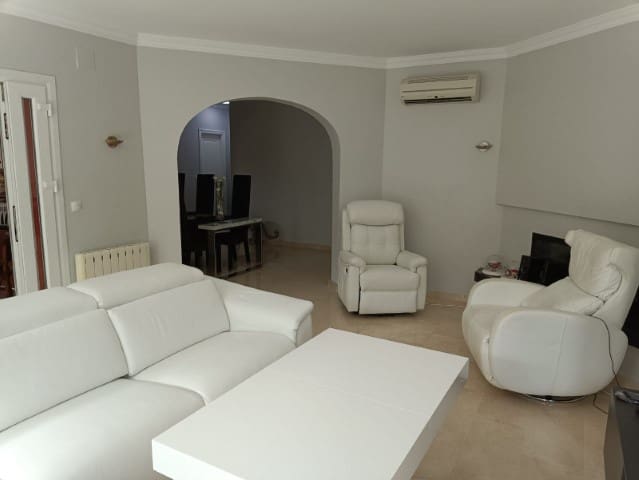 3 slaapkamer Villa te koop in Oliva Nova met zwembad - € 900.000 (Ref: 7236962)