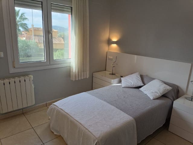 3 slaapkamer Villa te koop in Oliva Nova met zwembad - € 900.000 (Ref: 7236962)