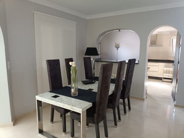 3 slaapkamer Villa te koop in Oliva Nova met zwembad - € 900.000 (Ref: 7236962)