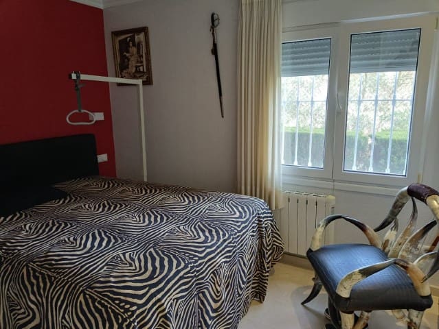 3 slaapkamer Villa te koop in Oliva Nova met zwembad - € 900.000 (Ref: 7236962)