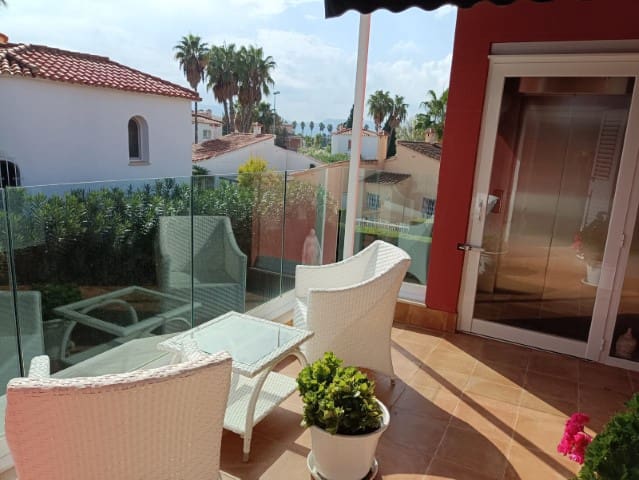 3 slaapkamer Villa te koop in Oliva Nova met zwembad - € 900.000 (Ref: 7236962)