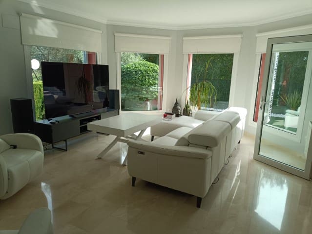 3 slaapkamer Villa te koop in Oliva Nova met zwembad - € 900.000 (Ref: 7236962)