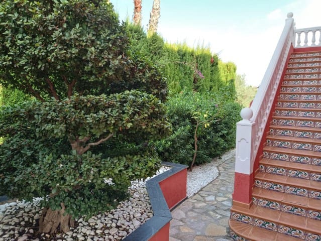 3 slaapkamer Villa te koop in Oliva Nova met zwembad - € 900.000 (Ref: 7236962)