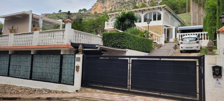 Chalet de 4 habitaciones en La Drova en venta con piscina - 445.000 € (Ref: 7793647)