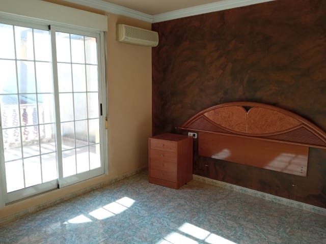 4 sypialnia Dom na sprzedaż w Salem - 145 000 € (Ref: 8232816)