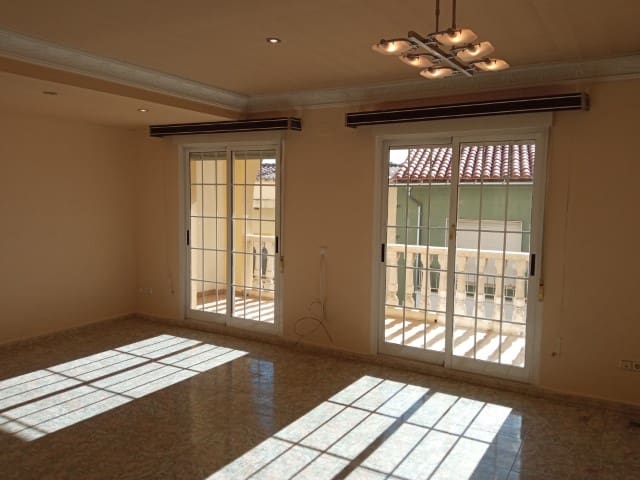 4 bedroom Townhouse for sale in Salem - € 145,000 (Ref: 8232816)