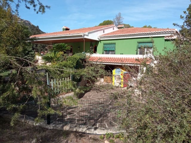 4 soveværelse Villa til salg i La Drova med swimmingpool - € 569.000 (Ref: 8552567)