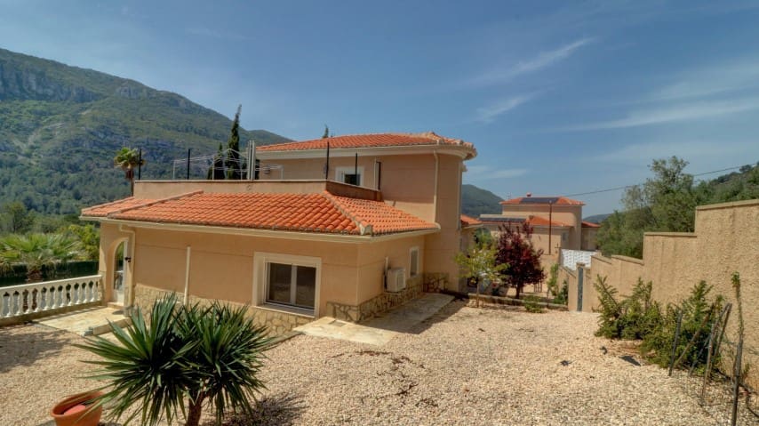 4 soveværelse Villa til salg i La Drova med swimmingpool - € 445.000 (Ref: 8816579)