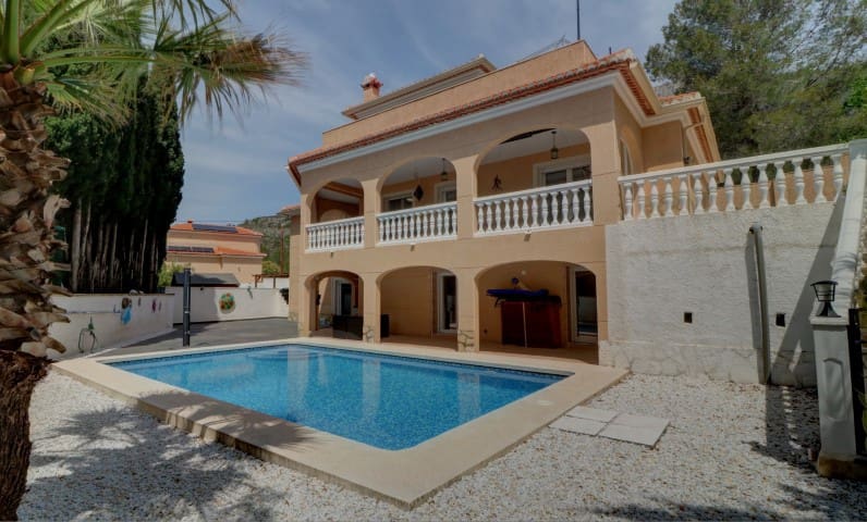 4 Zimmer Villa zu verkaufen in La Drova mit Pool - 445.000 € (Ref: 8816579)