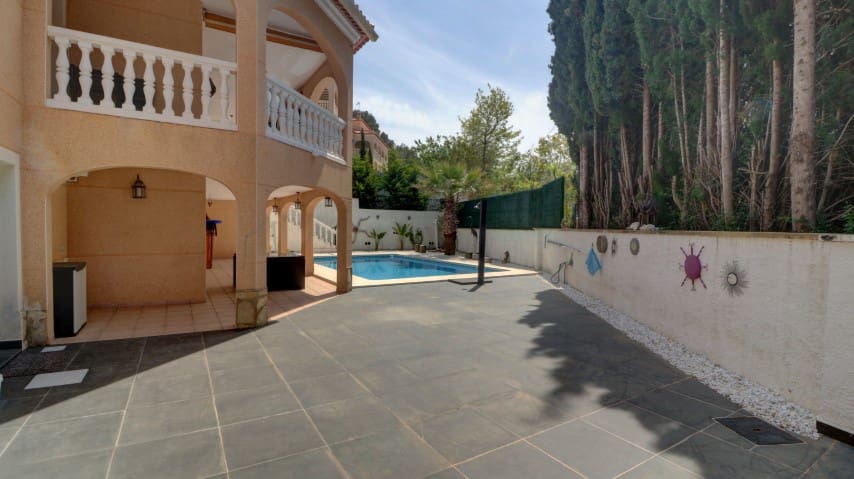 4 Zimmer Villa zu verkaufen in La Drova mit Pool - 445.000 € (Ref: 8816579)