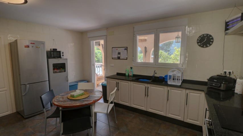 4 Zimmer Villa zu verkaufen in La Drova mit Pool - 445.000 € (Ref: 8816579)
