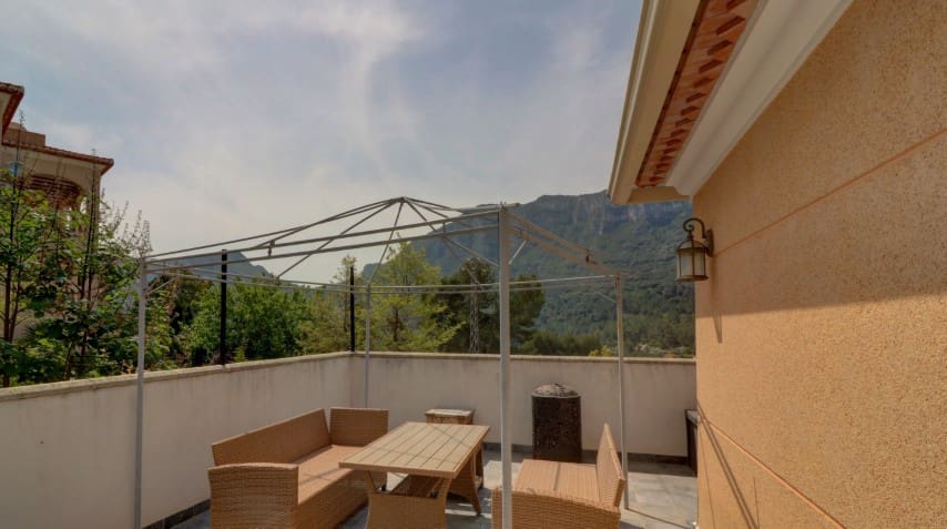 4 Zimmer Villa zu verkaufen in La Drova mit Pool - 445.000 € (Ref: 8816579)