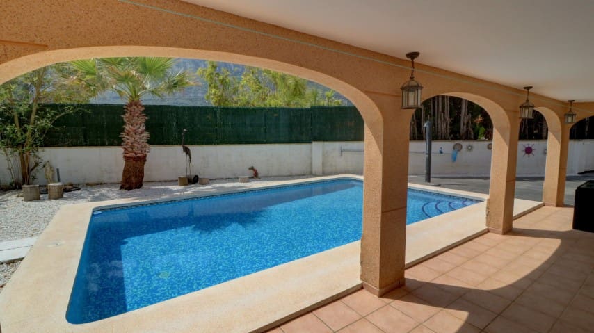 4 Zimmer Villa zu verkaufen in La Drova mit Pool - 445.000 € (Ref: 8816579)