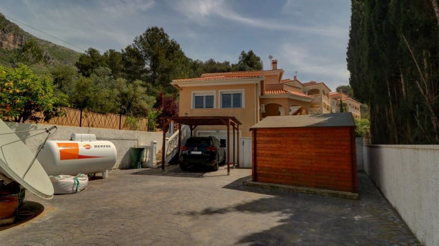 4 Zimmer Villa zu verkaufen in La Drova mit Pool - 445.000 € (Ref: 8816579)