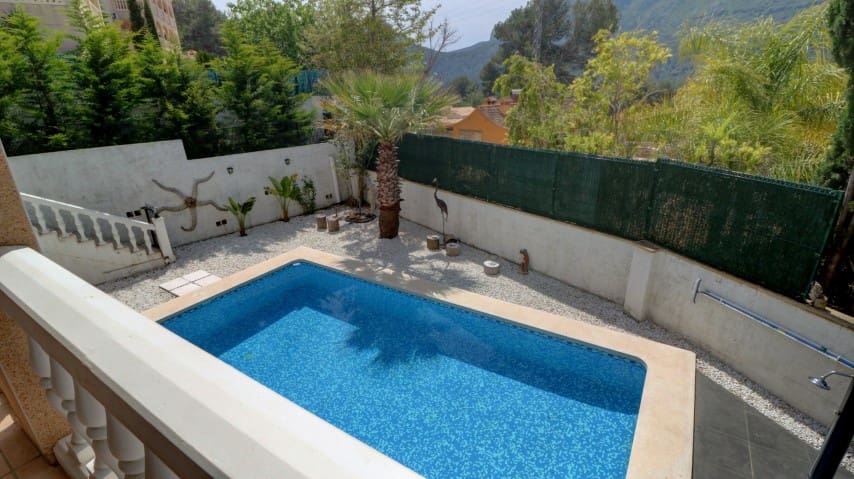 4 Zimmer Villa zu verkaufen in La Drova mit Pool - 445.000 € (Ref: 8816579)