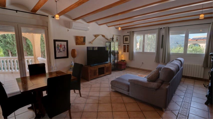 4 Zimmer Villa zu verkaufen in La Drova mit Pool - 445.000 € (Ref: 8816579)