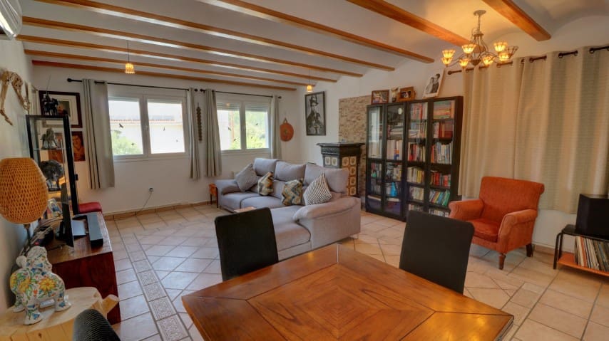 4 Zimmer Villa zu verkaufen in La Drova mit Pool - 445.000 € (Ref: 8816579)