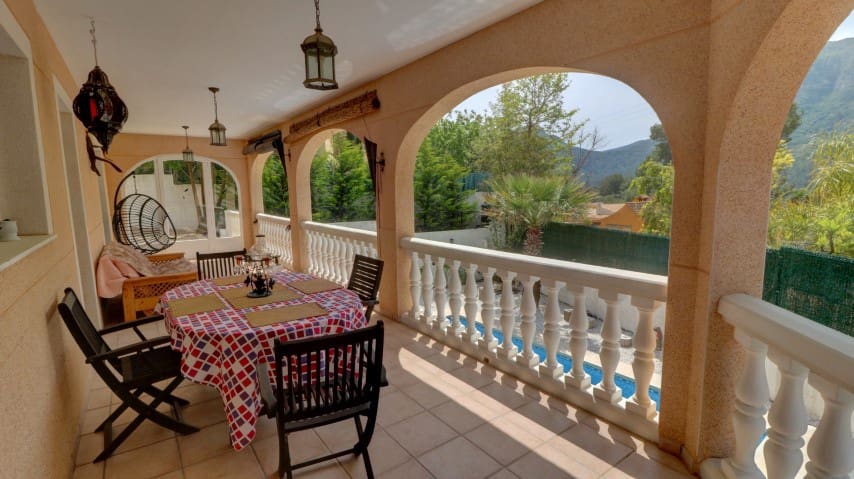 4 Zimmer Villa zu verkaufen in La Drova mit Pool - 445.000 € (Ref: 8816579)