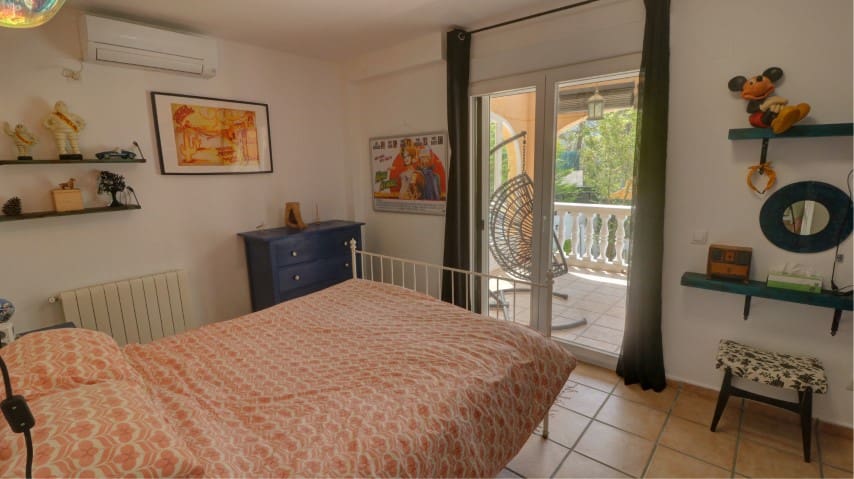 4 Zimmer Villa zu verkaufen in La Drova mit Pool - 445.000 € (Ref: 8816579)