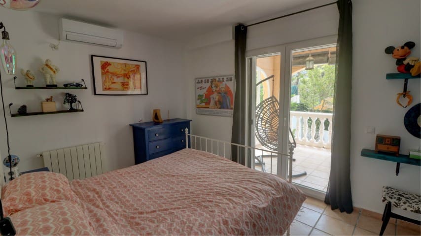 4 Zimmer Villa zu verkaufen in La Drova mit Pool - 445.000 € (Ref: 8816579)