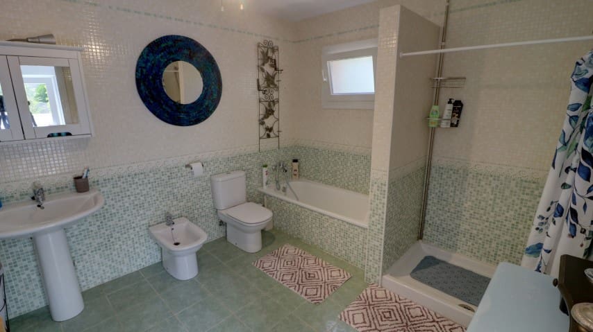 4 Zimmer Villa zu verkaufen in La Drova mit Pool - 445.000 € (Ref: 8816579)