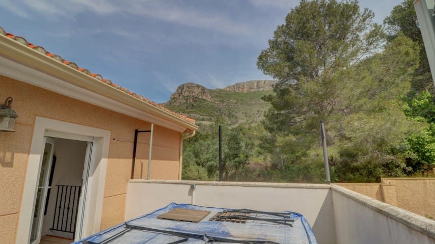 4 Zimmer Villa zu verkaufen in La Drova mit Pool - 445.000 € (Ref: 8816579)