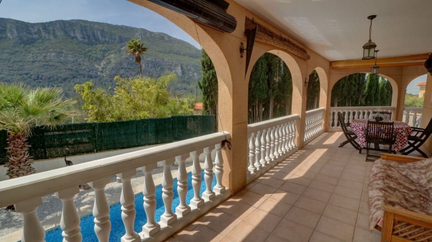 4 Zimmer Villa zu verkaufen in La Drova mit Pool - 445.000 € (Ref: 8816579)