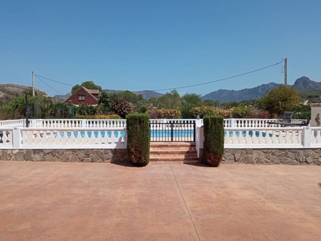 4 soveværelse Villa til salg i Barxeta med swimmingpool - € 425.000 (Ref: 9037658)