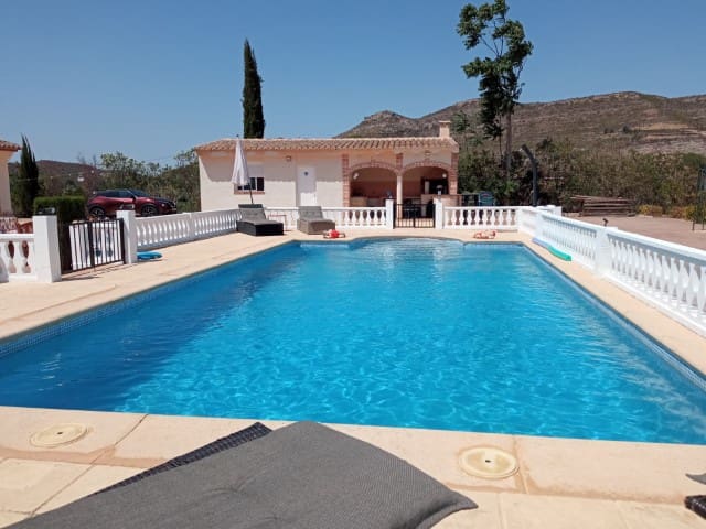 4 soveværelse Villa til salg i Barxeta med swimmingpool - € 425.000 (Ref: 9037658)