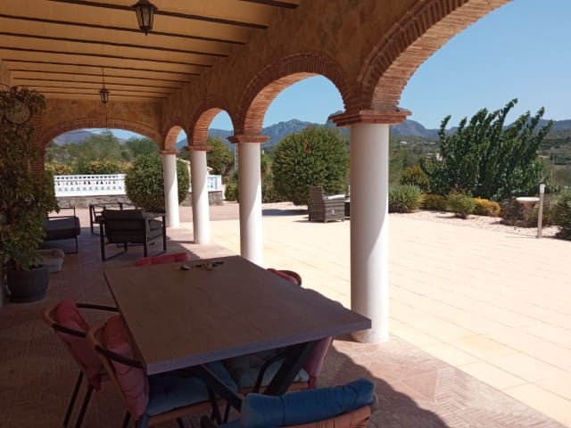 4 soveværelse Villa til salg i Barxeta med swimmingpool - € 425.000 (Ref: 9037658)