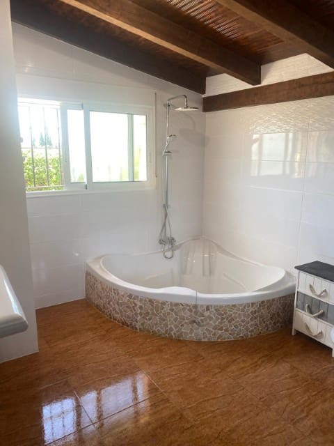 4 soveværelse Villa til salg i Barxeta med swimmingpool - € 425.000 (Ref: 9037658)