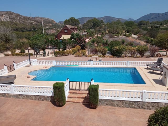 4 soveværelse Villa til salg i Barxeta med swimmingpool - € 425.000 (Ref: 9037658)