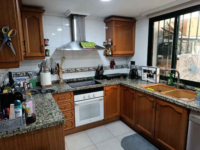 4 bedroom Townhouse for sale in Gandia - € 335,000 (Ref: 9497932)