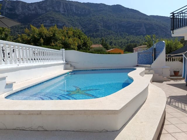 5 quarto Moradia para venda em La Drova com piscina garagem - 495 000 € (Ref: 9999495)
