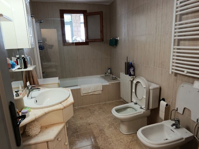5 quarto Moradia para venda em La Drova com piscina garagem - 495 000 € (Ref: 9999495)