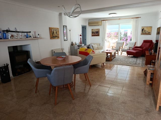 5 quarto Moradia para venda em La Drova com piscina garagem - 495 000 € (Ref: 9999495)