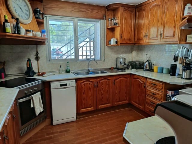 5 quarto Moradia para venda em La Drova com piscina garagem - 495 000 € (Ref: 9999495)