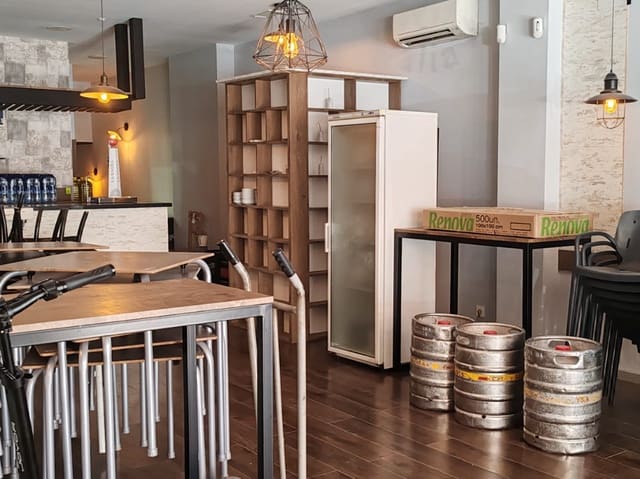 Ravintola/baari myytävänä paikassa Torremolinos - 320 000 € (Ref: 9109721)