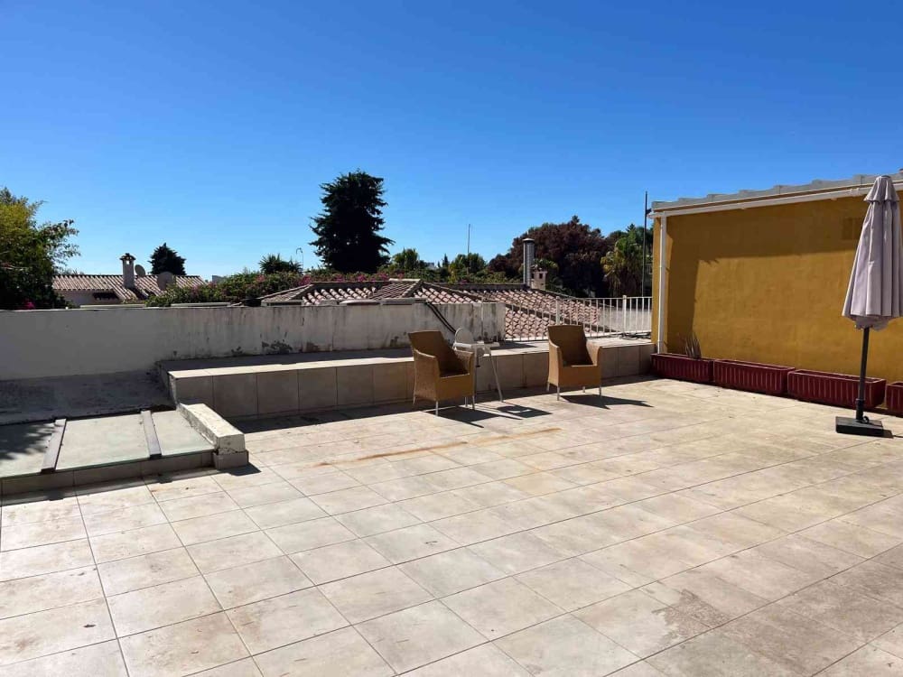 Restaurant/Bar til salg i Puerto Banus - € 89.950 (Ref: 9126251)