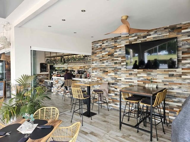 Restaurant/Bar til salg i Mijas Costa, Mijas - € 149.950 (Ref: 9449763)