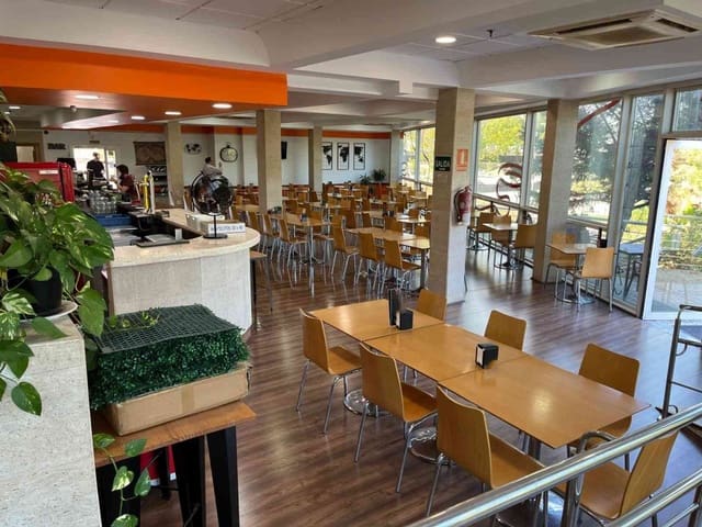 Ravintola/baari vuokrattavana paikassa Málaga kaupunki - 3 500 € (Ref: 9523545)