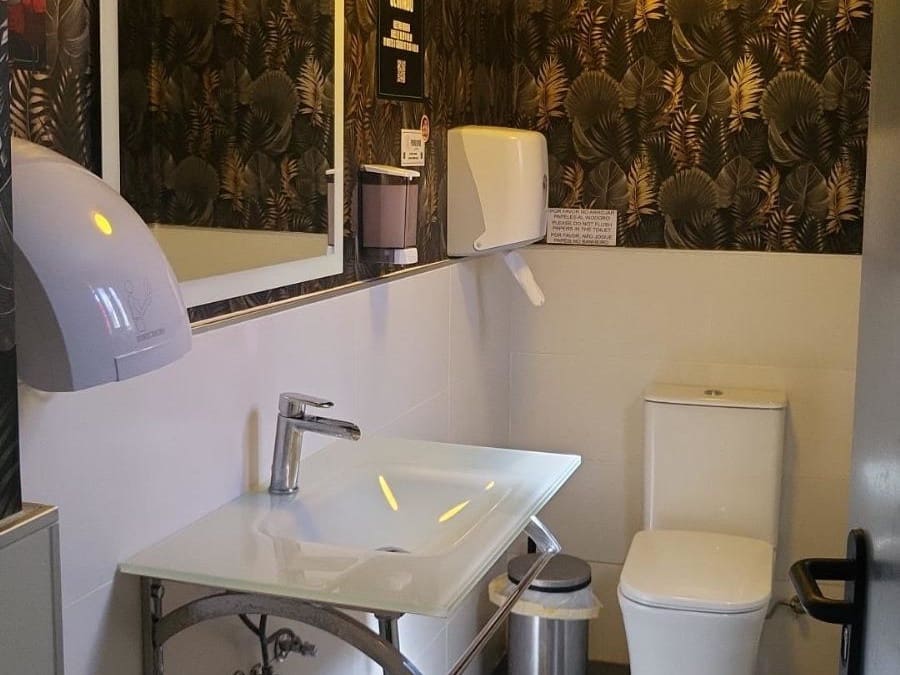 Restaurant/bar te koop in Benalmadena - € 39.950 (Ref: 9585007)